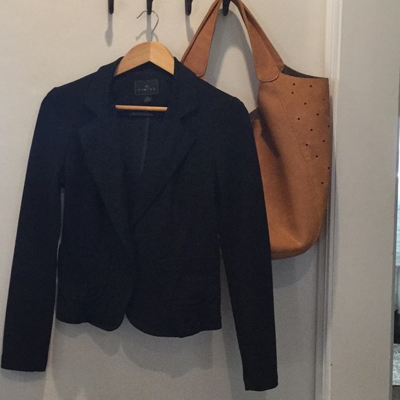 Simple, black blazer - Picture 2 of 4